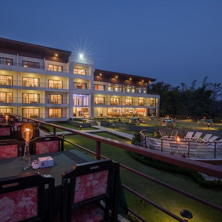 Park Safari Resort Sauraha Bagian luar foto
