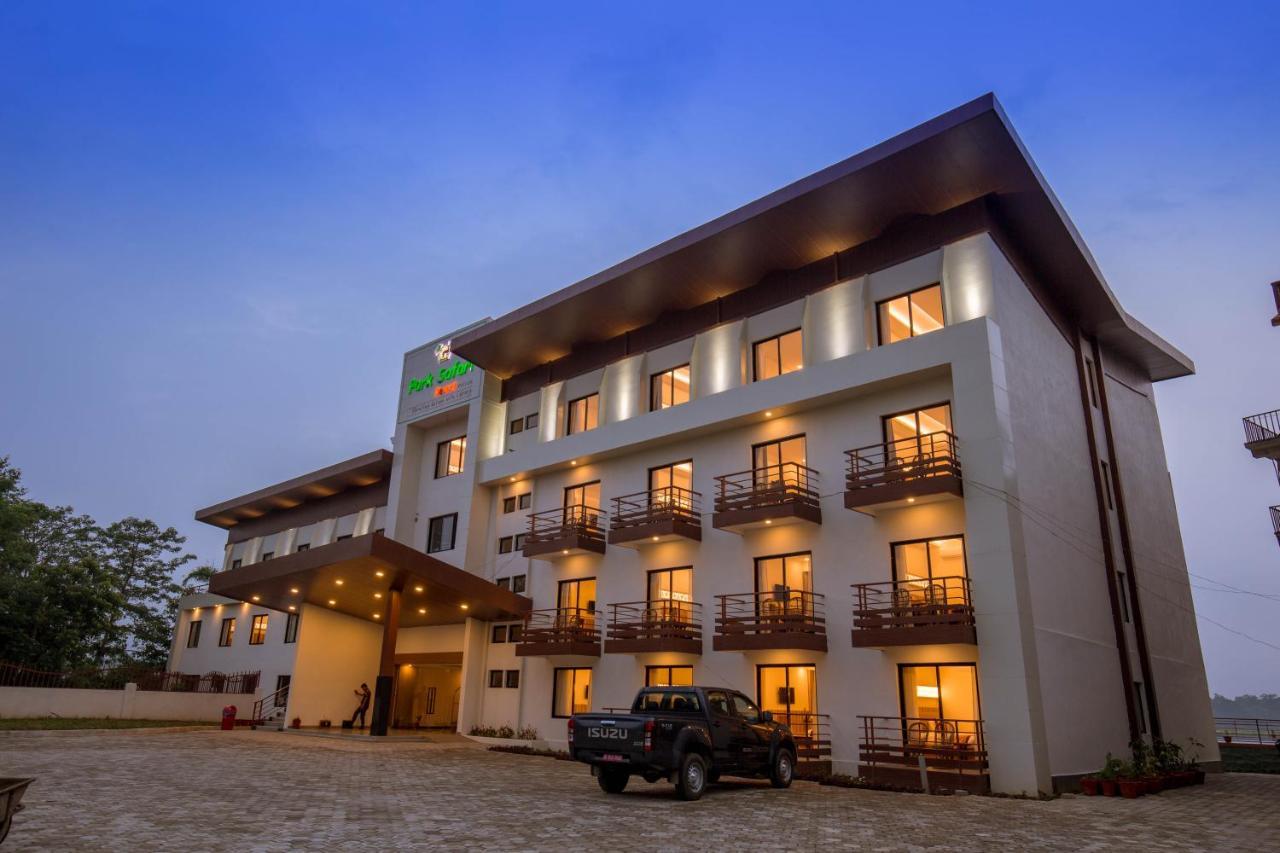 Park Safari Resort Sauraha Bagian luar foto