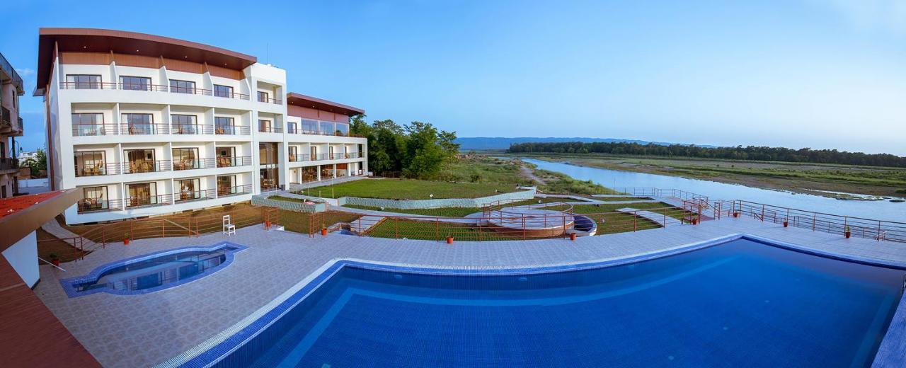 Park Safari Resort Sauraha Bagian luar foto