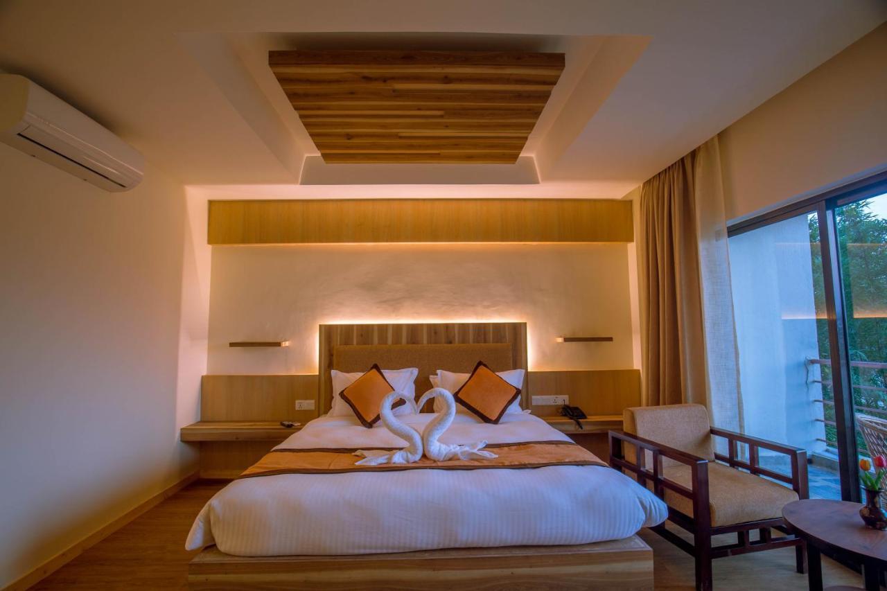 Park Safari Resort Sauraha Bagian luar foto