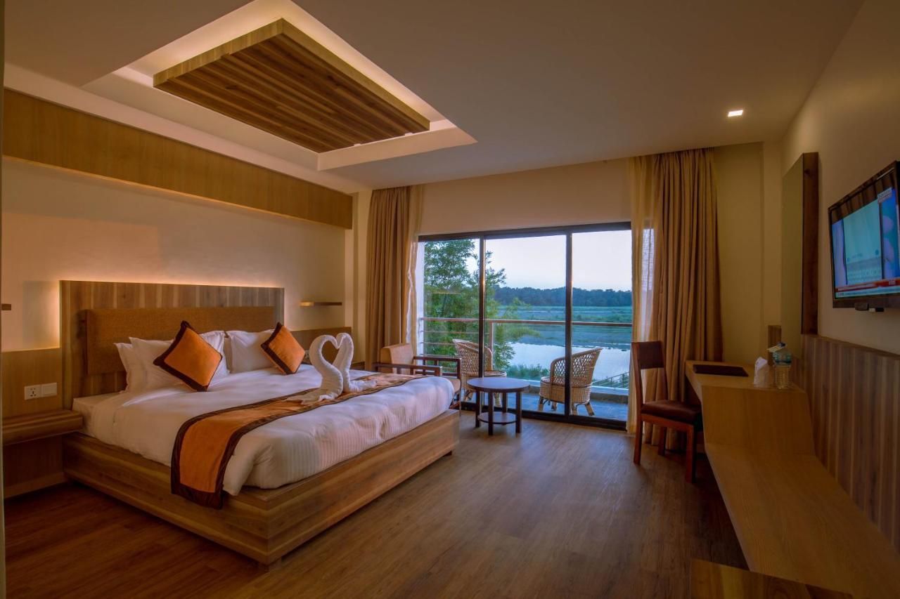 Park Safari Resort Sauraha Bagian luar foto