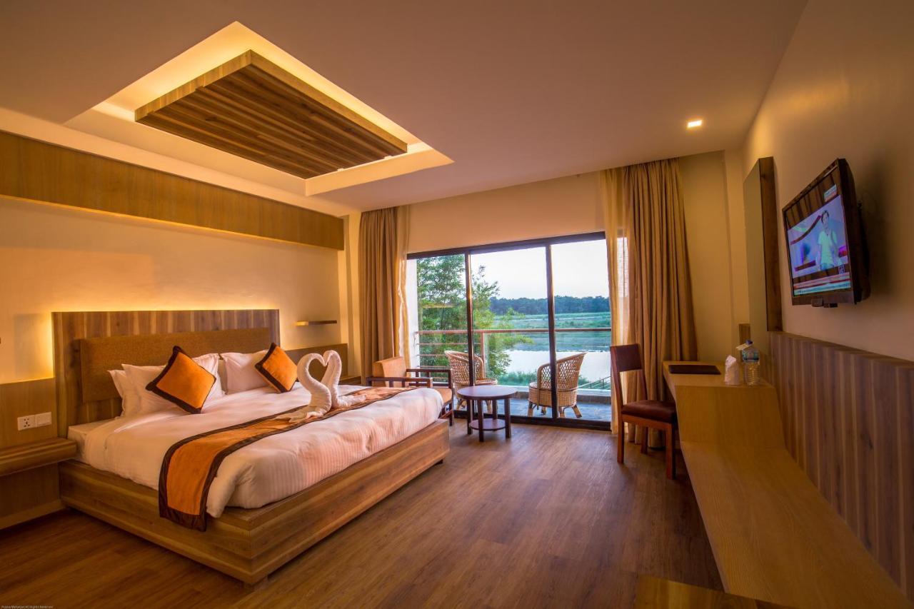 Park Safari Resort Sauraha Bagian luar foto