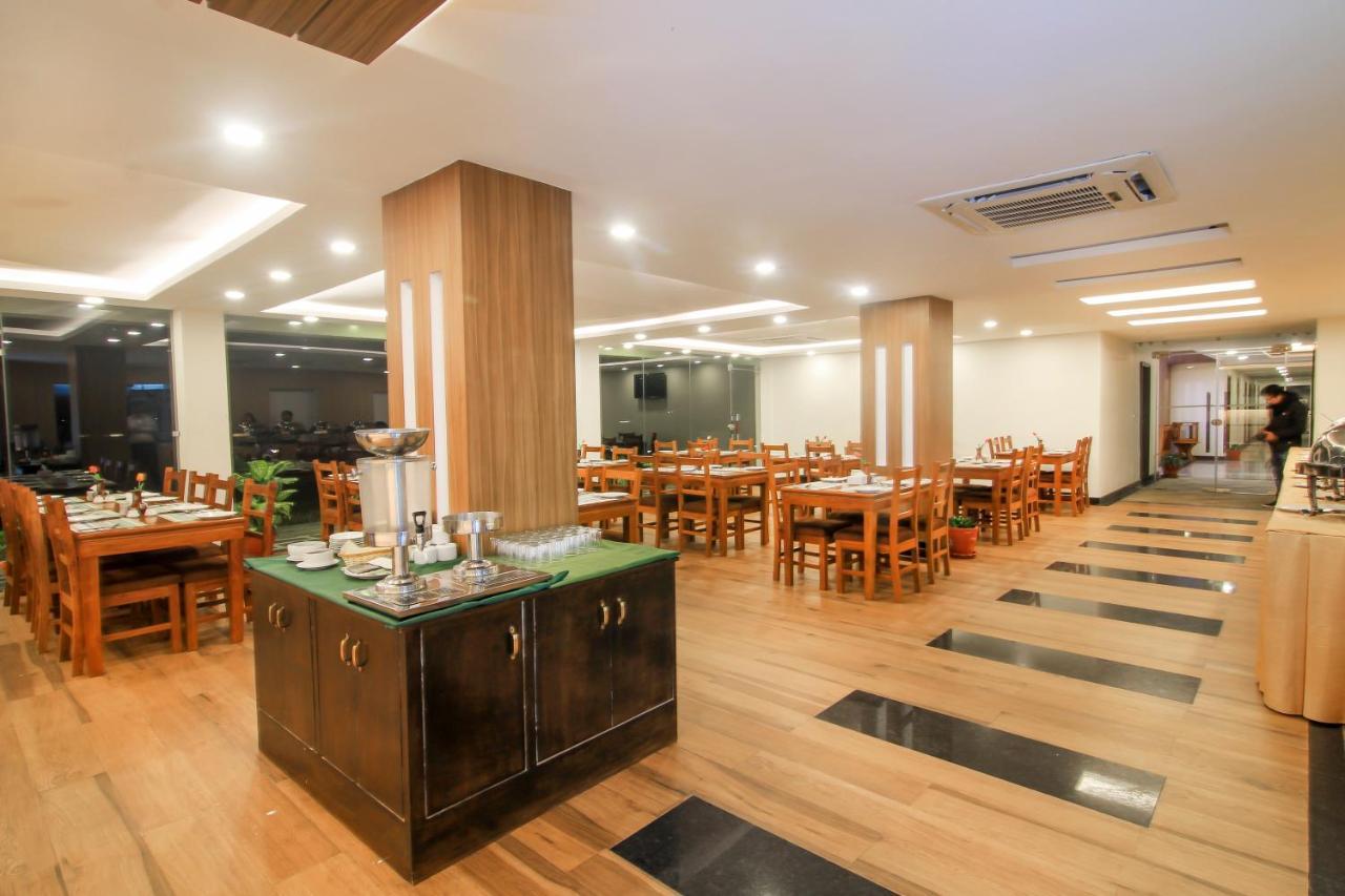 Park Safari Resort Sauraha Bagian luar foto