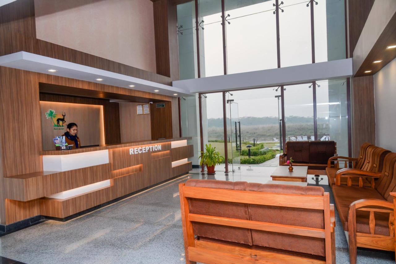Park Safari Resort Sauraha Bagian luar foto