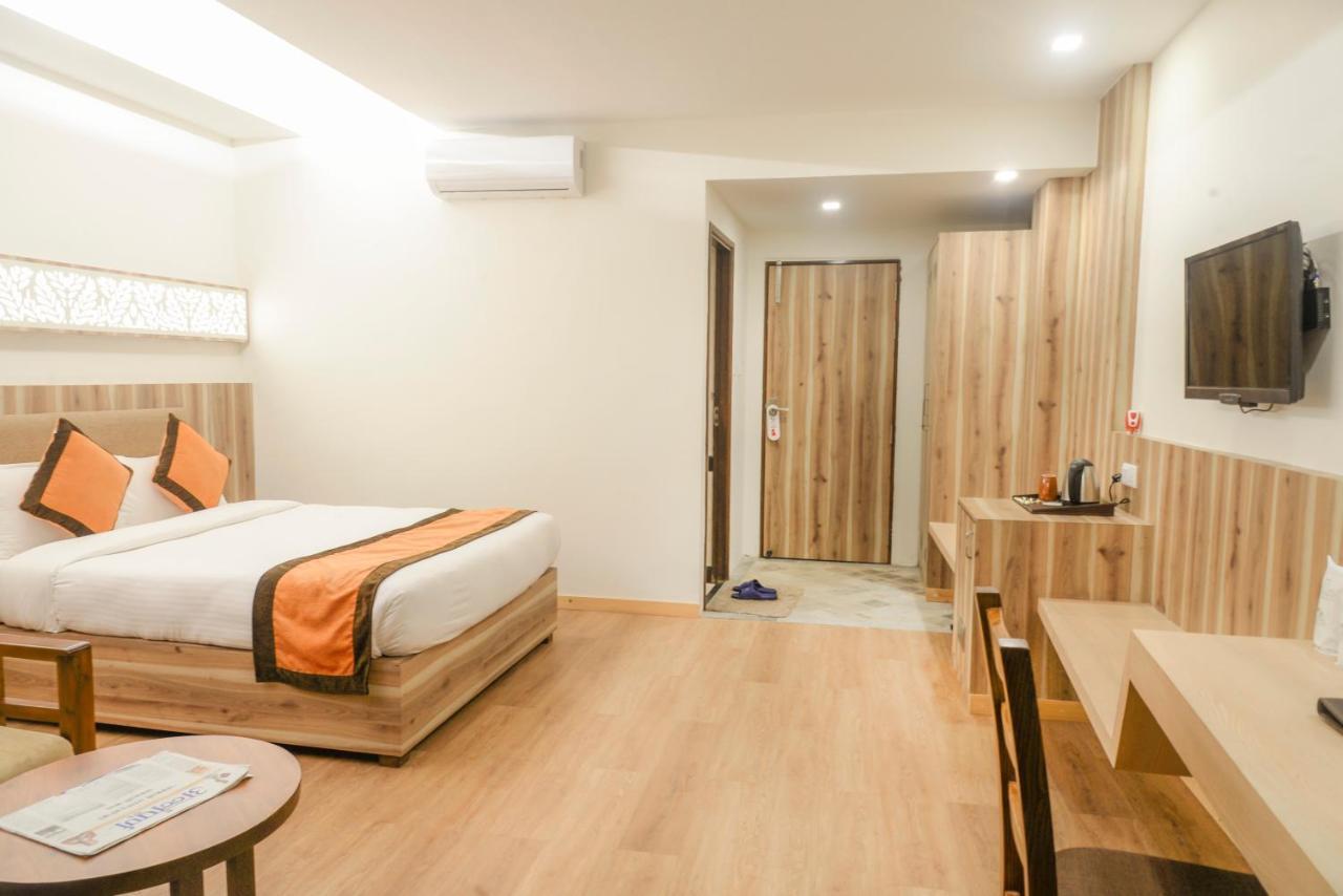Park Safari Resort Sauraha Bagian luar foto