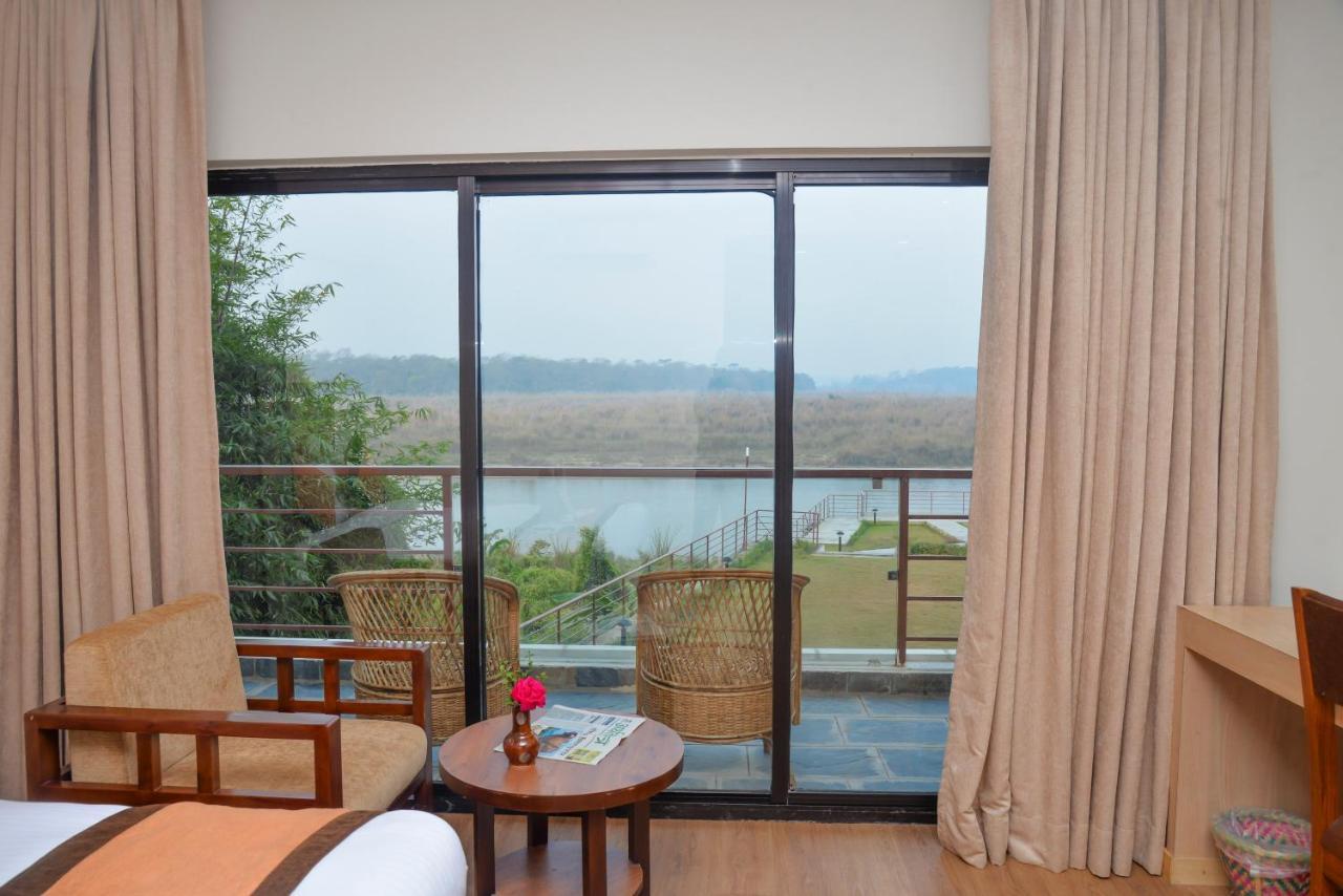 Park Safari Resort Sauraha Bagian luar foto
