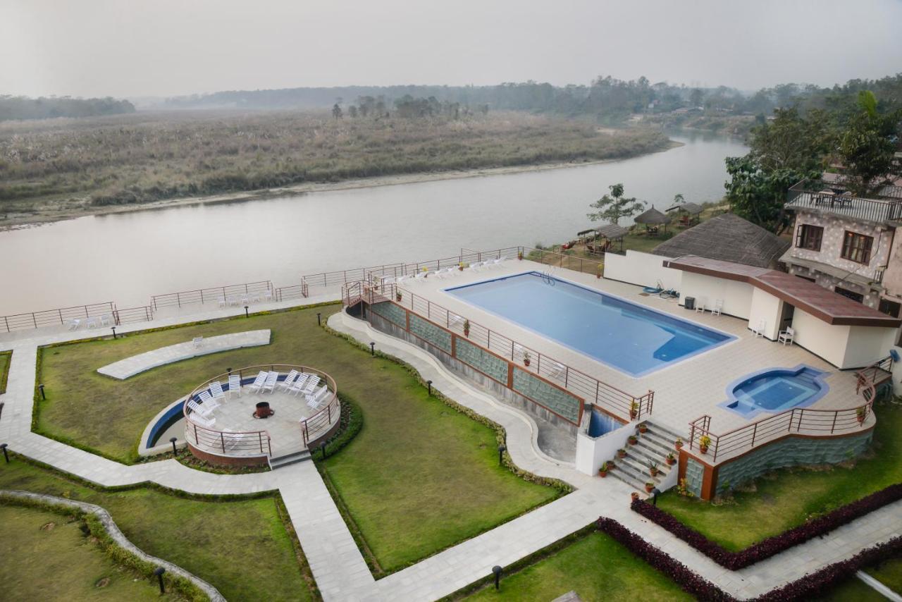 Park Safari Resort Sauraha Bagian luar foto