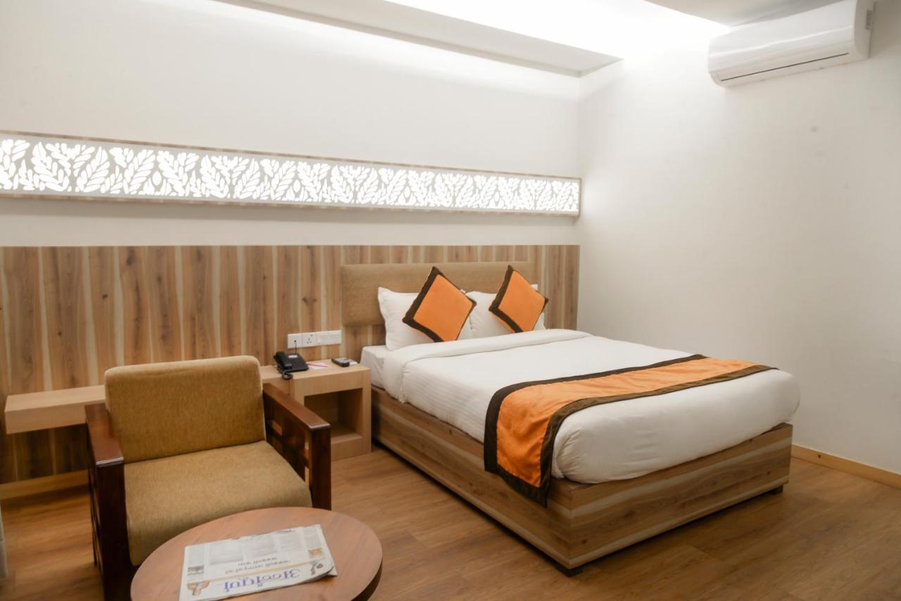 Park Safari Resort Sauraha Bagian luar foto