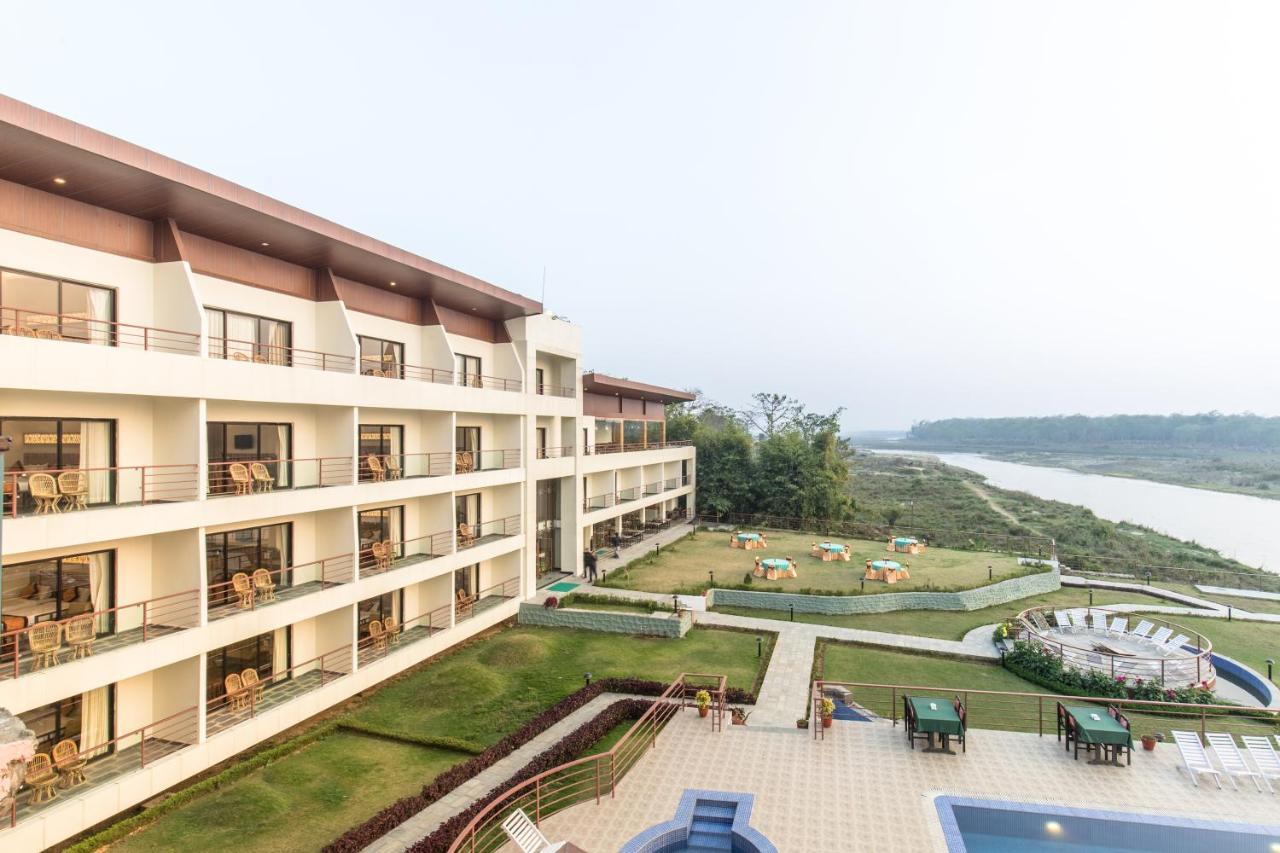 Park Safari Resort Sauraha Bagian luar foto