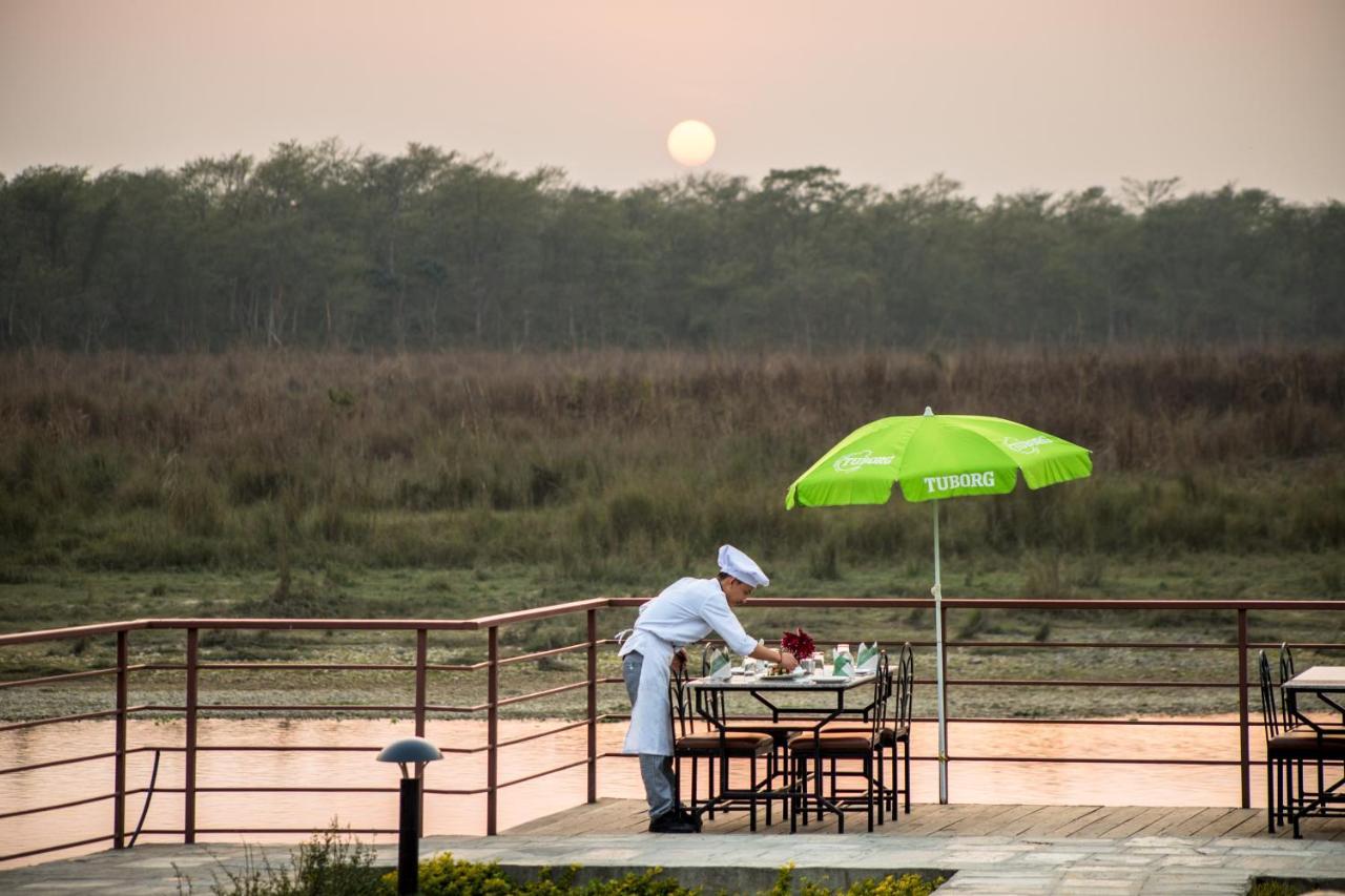 Park Safari Resort Sauraha Bagian luar foto