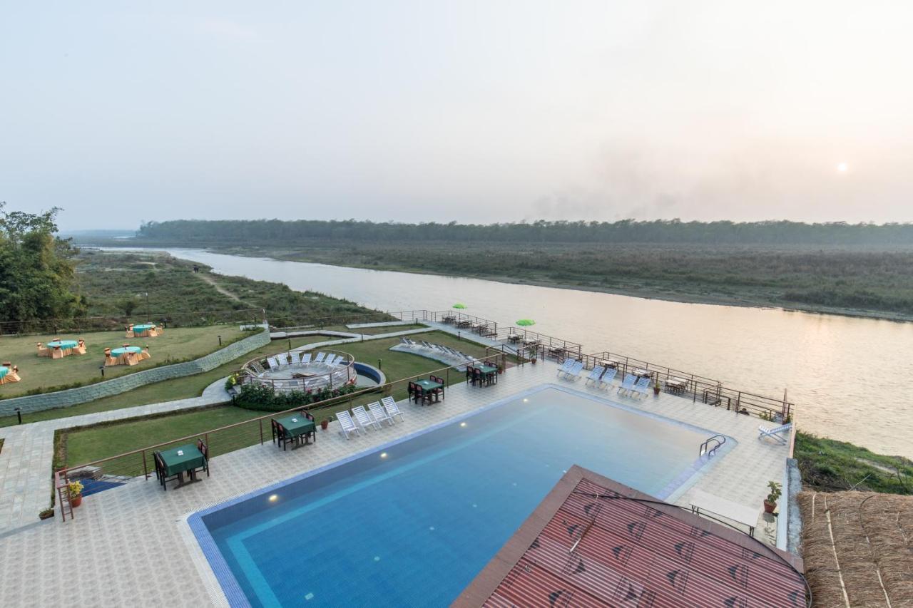 Park Safari Resort Sauraha Bagian luar foto