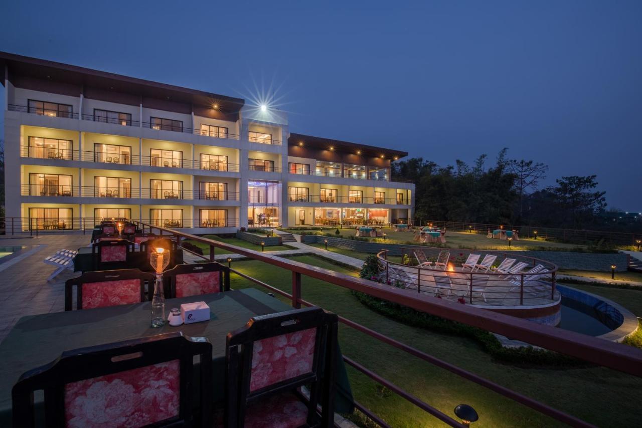 Park Safari Resort Sauraha Bagian luar foto